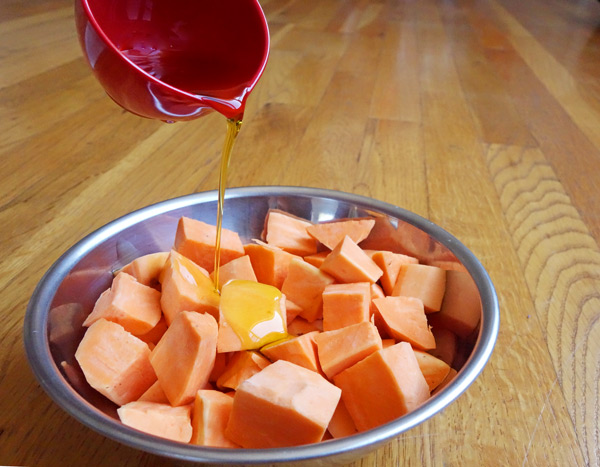 Oil-Pour-Shot-of-Potatoes